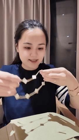 Duy Mạnh chi mạnh tay mừng sinh nhật vợ: Tặng vòng cổ 300 triệu, tôn lên khí chất tiểu thư Hà thành- Ảnh 2.