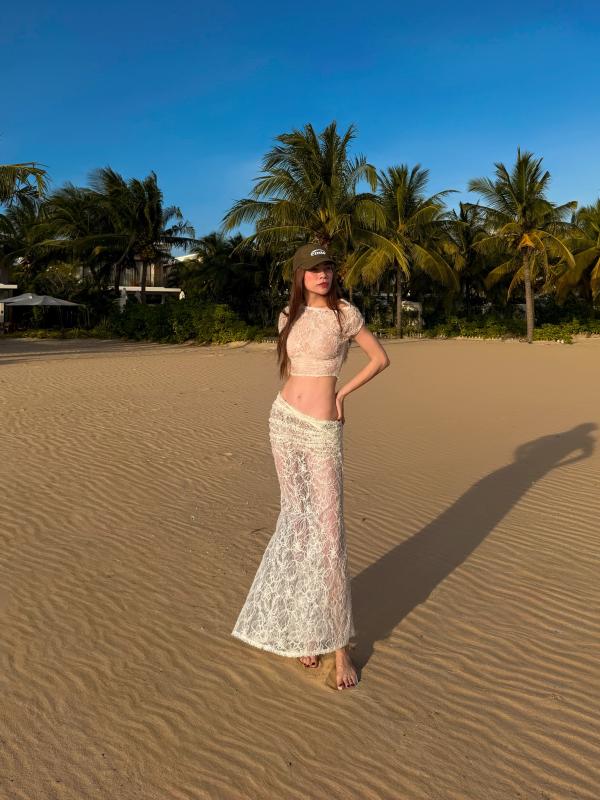 Hồ Ngọc Hà đẹp "phát sáng" trên sân khấu Miss Cosmo 2025, mẹ 3 con có kiểu ăn tiêu mỡ thế này còn lâu mới chịu già chịu xấu!- Ảnh 3.