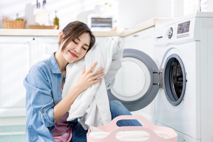 Có thể giặt khô tại nhà hay nhất thiết phải mang ra tiệm?- Ảnh 1.