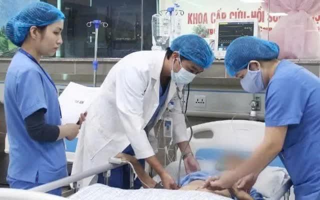 Hôn mê sâu do xuất huyết não, bệnh nhân 87 tuổi hồi phục sau 20 ngày điều trị- Ảnh 1.