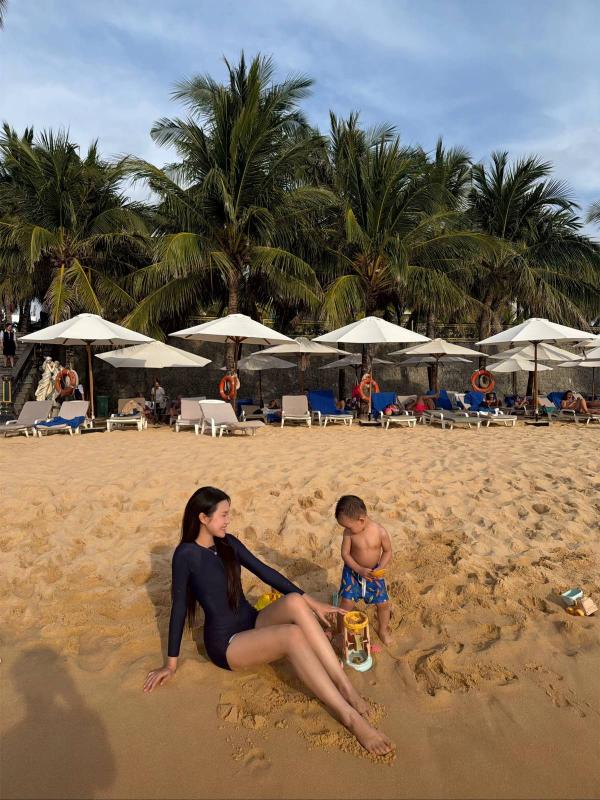 Doãn Hải My khoe chân dài thẳng tắp, tình tứ e ấp bên Văn Hậu, còn ai đồn tiểu thư thích to tiếng với chồng?- Ảnh 8.