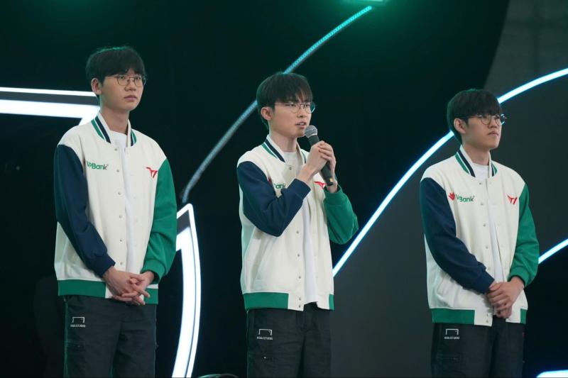 Faker chào “Tê Con” bằng tiếng Việt, fan “sĩ hết đời”- Ảnh 2.