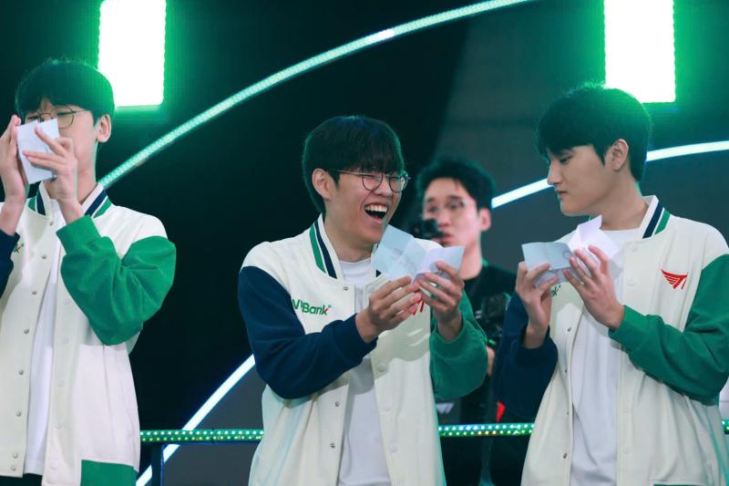Faker chào “Tê Con” bằng tiếng Việt, fan “sĩ hết đời”- Ảnh 3.