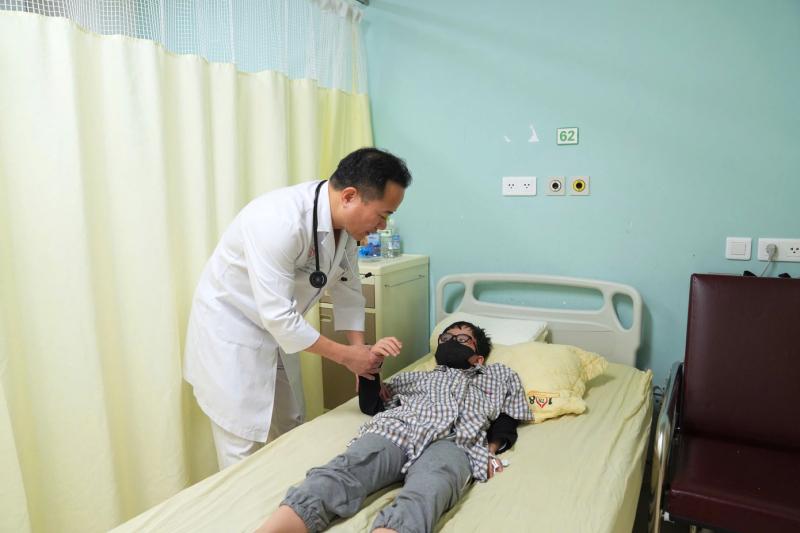 Nhiều trẻ nhỏ nhập viện vì đột quỵ: Hồi chuông cảnh báo từ sự chủ quan.- Ảnh 2.