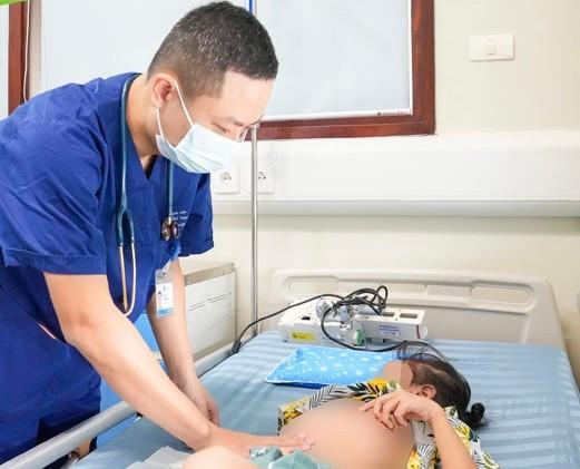 Bé 6 tuổi bị suy đa tạng, phải sử dụng tim phổi nhân tạo vì mắc cúm A- Ảnh 1.