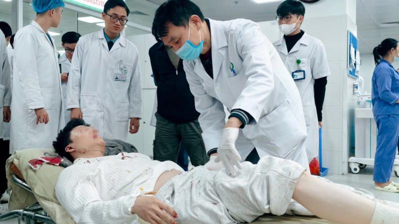 Thông tin chi tiết 7 nạn nhân vụ lật ô tô ở Lào Cai đang điều trị tại BV Việt Đức- Ảnh 5.