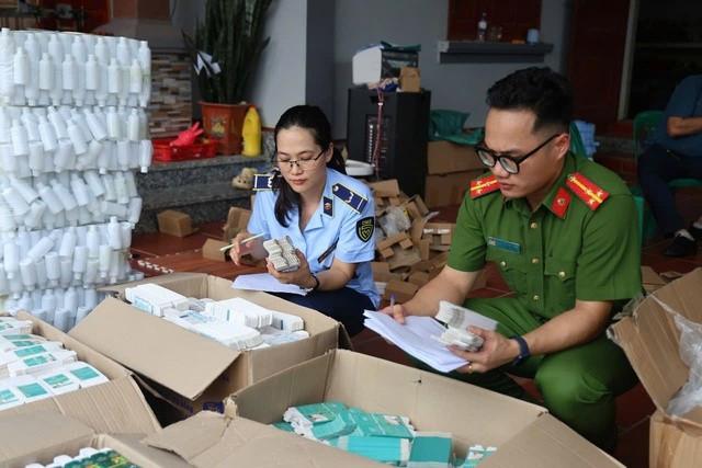 Thị trường mĩ phẩm sôi động, nguy cơ hàng giả gia tăng- Ảnh 1.