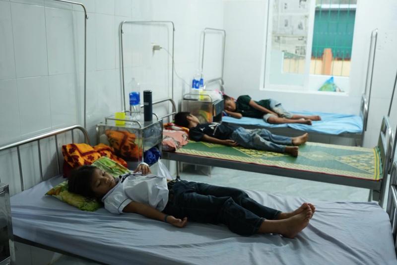 Trường bị phạt gần 200 triệu đồng vì ngộ độc tập thể, hiệu trưởng nói không có tiền nộp- Ảnh 2.