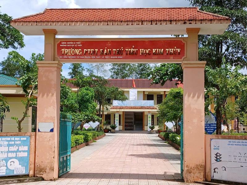 Trường bị phạt gần 200 triệu đồng vì ngộ độc tập thể, hiệu trưởng nói không có tiền nộp- Ảnh 1.
