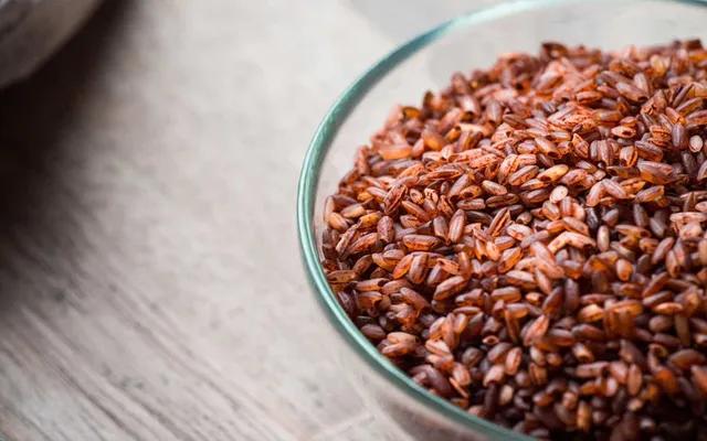 Phân biệt gạo lứt đen và gạo nếp cẩm: Lựa chọn phù hợp cho từng mục tiêu sức khỏe- Ảnh 3.