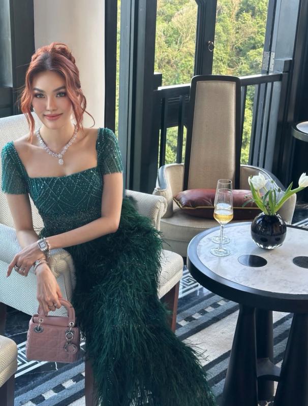 Lễ cưới Tiên Nguyễn tại Đà Nẵng: Cô dâu chú rể khoá môi, Hà Tăng - Linh Rin không tham dự- Ảnh 8.