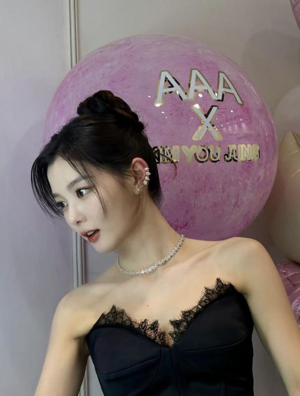 Kim Yoo Jung thật sự đã mang Baek Ah Jin ra đời thực- Ảnh 3.