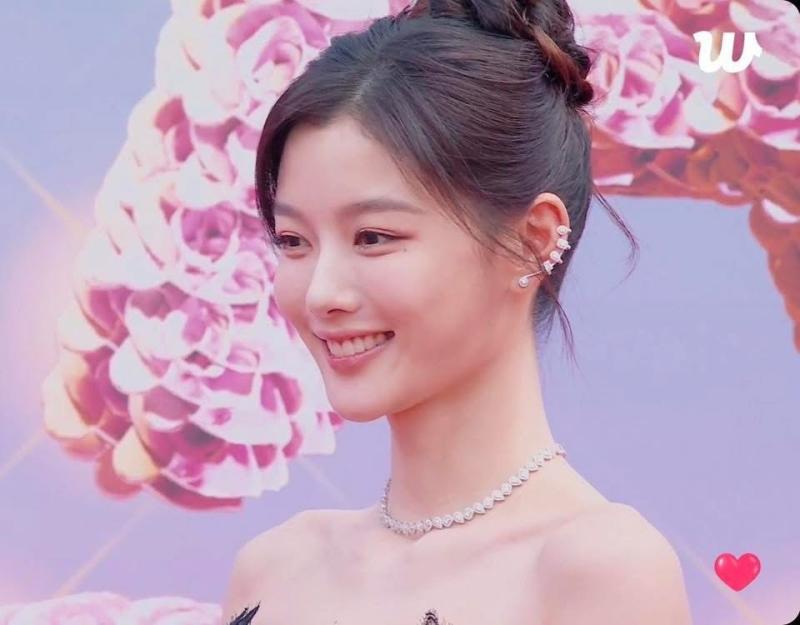 Kim Yoo Jung thật sự đã mang Baek Ah Jin ra đời thực- Ảnh 5.