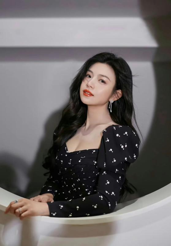 Trần đời chỉ có Trần Nghiên Hy: 42 tuổi vẫn cân đẹp style công chúa và "trai ngoan" kém 19 tuổi- Ảnh 20.