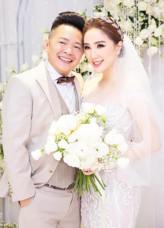 Người đẹp được cầu hôn ở thiên đường biển: Chồng là đại gia siêu giàu, duy nhất 5 sao Việt tham gia đám cưới- Ảnh 4.