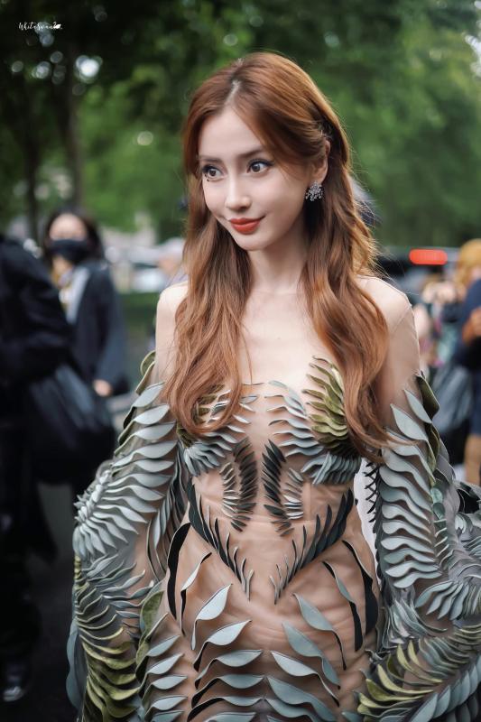 Mỹ nhân nhờ nhan sắc được “ông trùm giải trí” chống lưng, ca hát lỡ dở vì kỹ năng thanh nhạc “yếu nghề”- Ảnh 7.