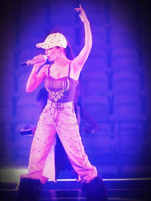 Nữ ca sĩ hạng S đột ngột bị huỷ show, concert không một ai đến- Ảnh 4.