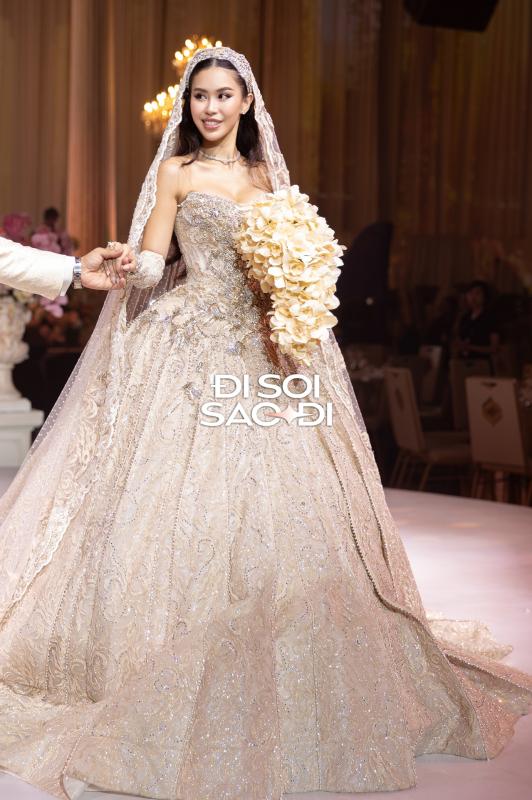 Ca sĩ mở màn hôn lễ bạc tỷ của Tiên Nguyễn và chồng gốc Dubai: Giọng ngọt như "mía lùi", hát tình ca quá hợp!- Ảnh 3.