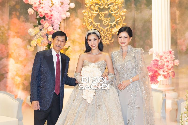 Điều Tiên Nguyễn cài cắm trong 2 bó hoa cưới đắt đỏ- Ảnh 6.