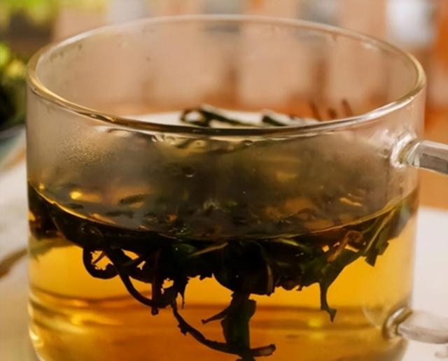Uống nước bồ công anh mỗi bữa sáng suốt 2 năm, người đàn ông 46 tuổi nhận kết quả là...- Ảnh 1.