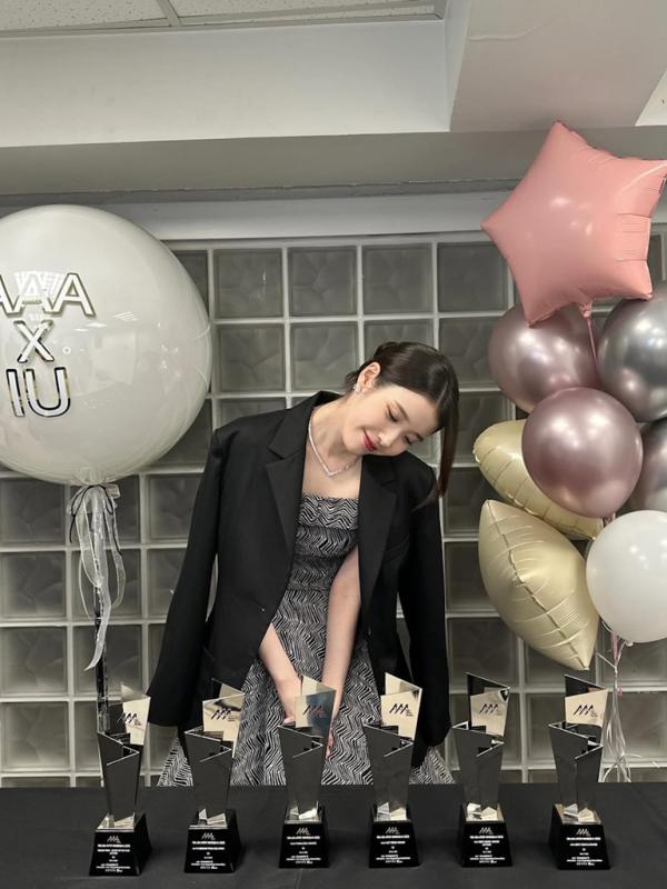 IU 