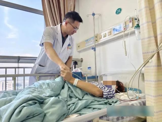 Người phụ nữ liệt nửa người vì trở mình lấy điện thoại giữa đêm: Đừng xem nhẹ những dấu hiệu cảnh báo này- Ảnh 1.