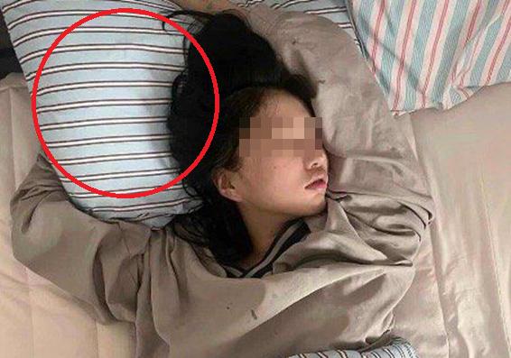 Dấu hiệu cảnh báo ung thư trên gối vào buổi sáng, nhiều người bỏ qua rồi hối hận- Ảnh 1.