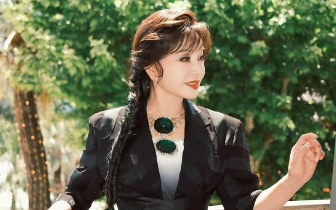 Lưu Hiểu Khánh 75 tuổi trông như 55 tuổi nhờ 5 mẹo trẻ lâu không tốn kém, phụ nữ trung niên học theo sẽ có sức sống không tuổi nổi bật- Ảnh 3.