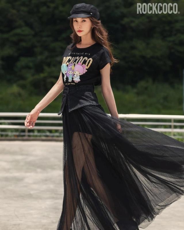 Mẹ 1 con 51 tuổi body "đốt cháy" sân bóng rổ: Có bí quyết "chống già" kỳ lạ đáng học hỏi- Ảnh 4.