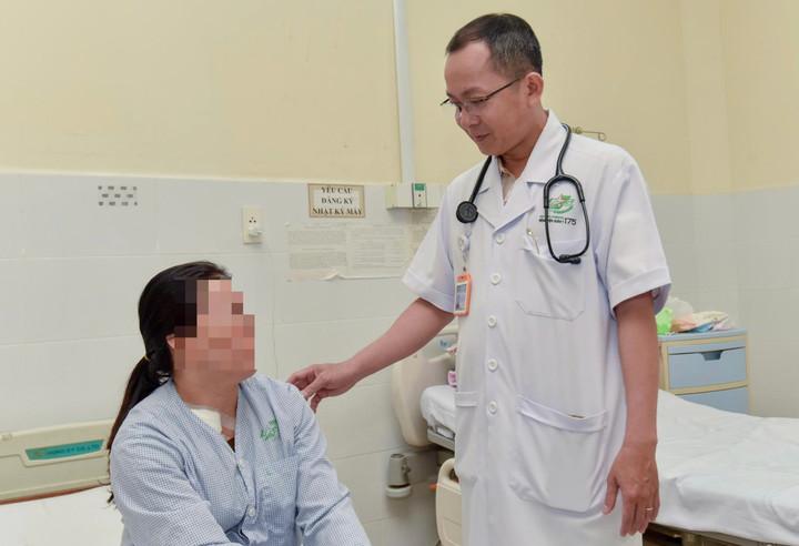 Can thiệp nội mạch lấy dị vật mắc kẹt trong tim nữ bệnh nhân- Ảnh 1.