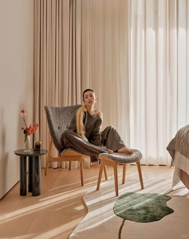 Ghé thăm "chốn đi về" mất 3 năm ấp ủ của siêu mẫu Lưu Văn: Hé lộ chi tiết chiếc giường cao 80cm đầy thú vị- Ảnh 2.