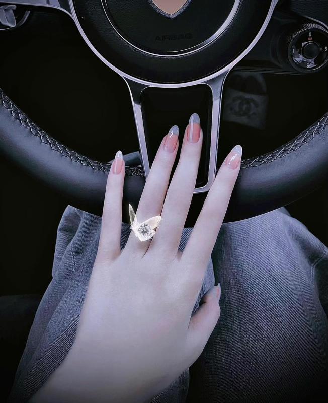 Kiểu ăn được duy trì hơn 1 năm qua giúp Thủy Tiên da đẹp mướt, nhìn sang bộ móng càng thấy lựa chọn đúng đắn- Ảnh 1.