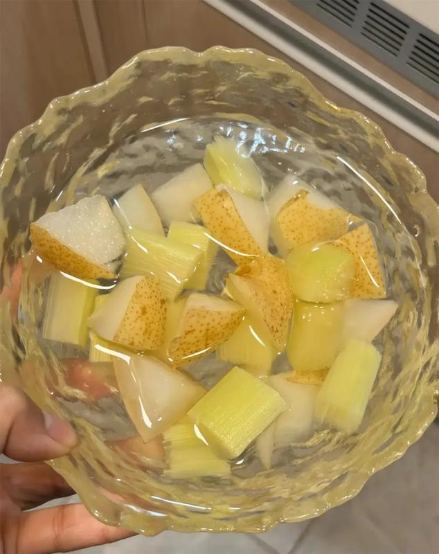 Mùa đông nấu mía với thứ này thành nước uống bổ phổi, giải độc và giảm ho, phụ nữ cân bằng nội tiết, khí huyết dồi dào- Ảnh 2.