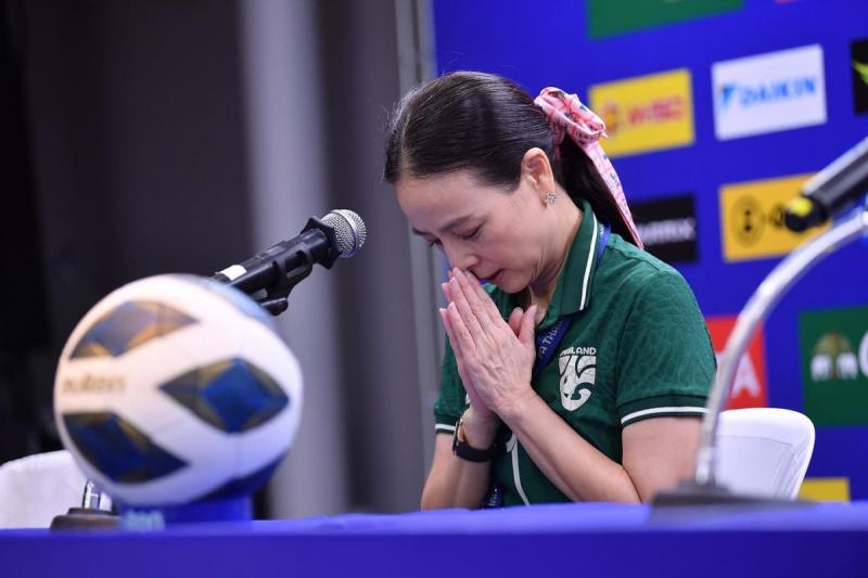 Bóng đá Thái Lan thua bẽ bàng ở SEA Games, nữ tỷ phú Madam Pang bị chỉ trích, yêu cầu phải xin lỗi- Ảnh 1.