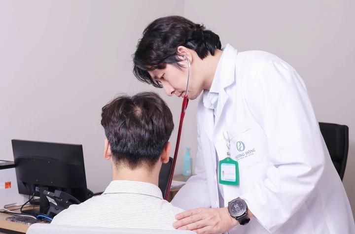Thực hư chuyện "thoát khỏi đột quỵ trong gang tấc" chỉ với 2 động tác?- Ảnh 1.