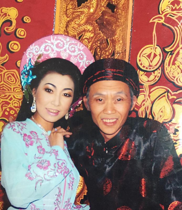 Nữ ca sĩ duy nhất được Hoài Linh công khai yêu, xăm hình danh hài lên người: U50 nuôi cả mẹ lẫn con, cháu- Ảnh 2.