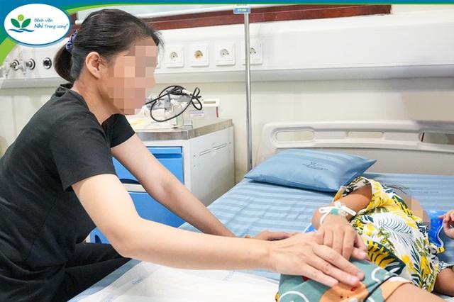Nhiễm cúm A, bé gái 6 tuổi ở Hà Nội gặp hàng loạt biến chứng nặng viêm cơ tim, tổn thương đa cơ quan- Ảnh 3.