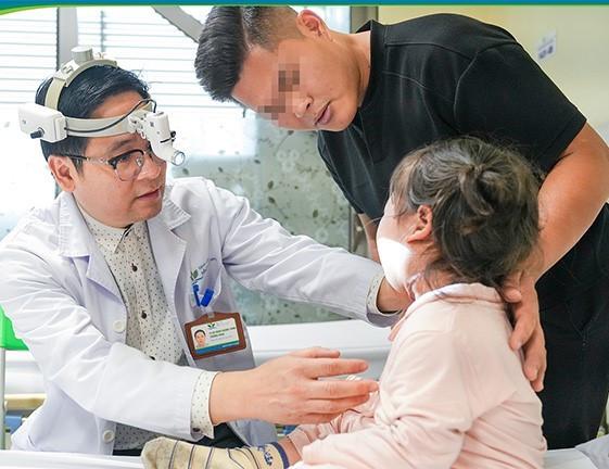48 giờ sinh tử của bé gái 2 tuổi có khối u khổng lồ- Ảnh 3.