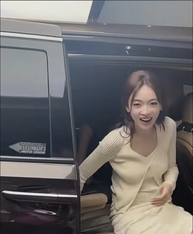 Ai đó hãy cứu lấy Ngô Cẩn Ngôn- Ảnh 2.