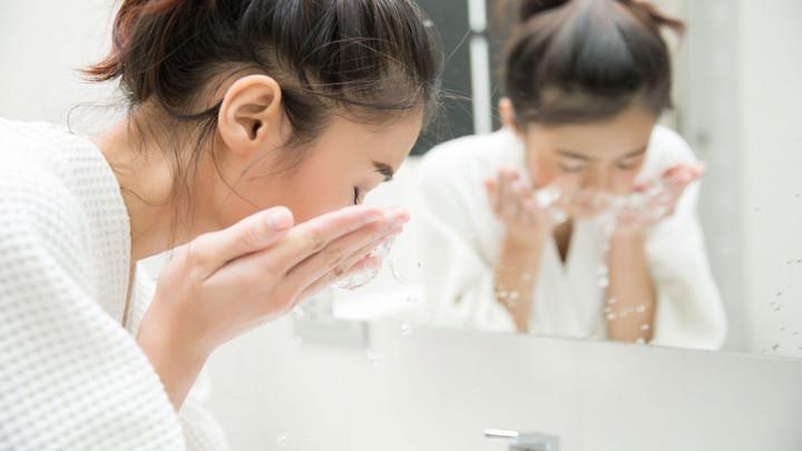 Da khô, ngứa vào mùa đông có phải do tắm rửa không đúng cách?- Ảnh 1.