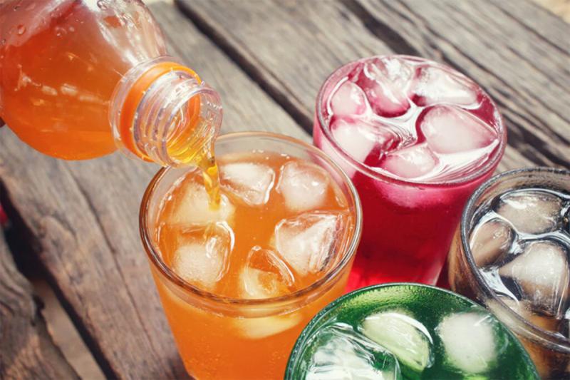 Người đàn ông 50 tuổi suýt tử vong vì ngày nào cũng uống thứ nước "vạn người mê"- Ảnh 1.
