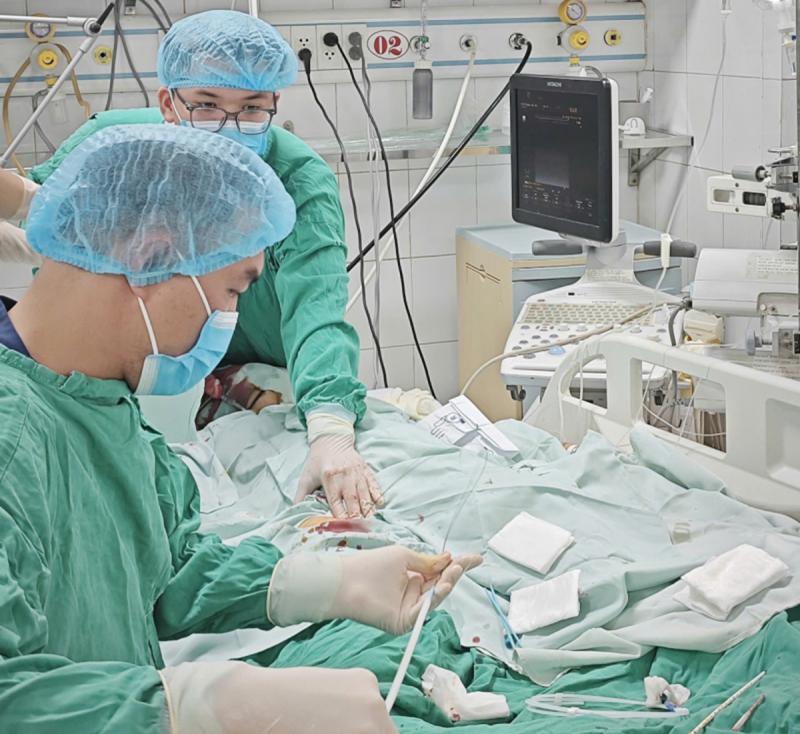 Người phụ nữ suýt mất mạng sau khi ăn món "vạn người mê"- Ảnh 1.