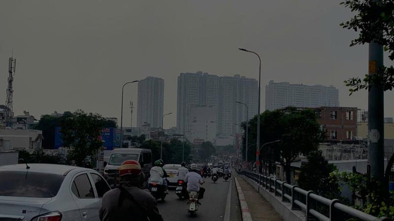 'Hiểm họa' từ bầu trời mù sương bủa vây TPHCM- Ảnh 4.