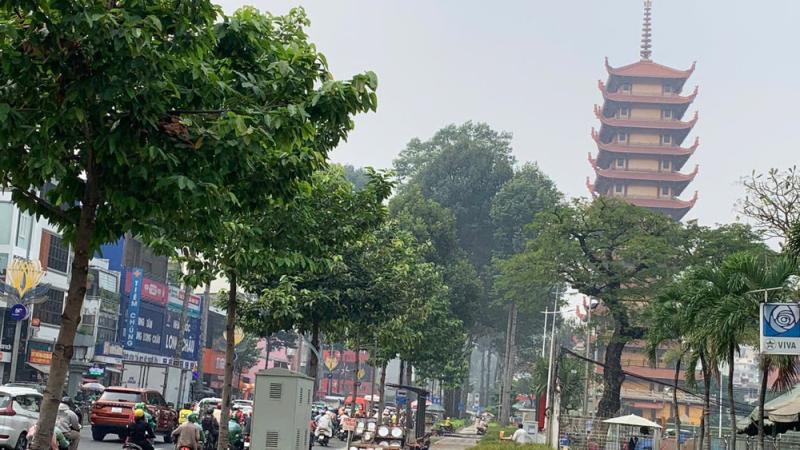 'Hiểm họa' từ bầu trời mù sương bủa vây TPHCM- Ảnh 2.