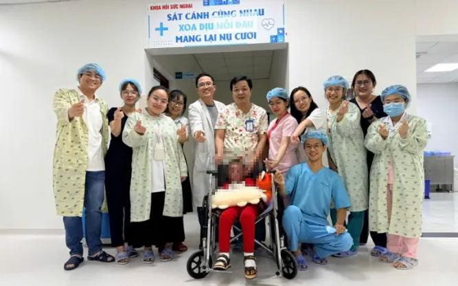 Nghị lực sống phi thường của cậu bé 5 tuổi bị bỏng nặng 80% cơ thể- Ảnh 1.