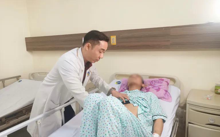 Liên tục đau đầu, chóng mặt phát hiện u hiếm gặp nằm sâu trong não- Ảnh 1.