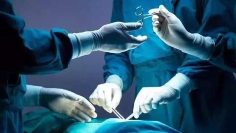 Người phụ nữ tử vong sau khi được bác sĩ "dỏm" phẫu thuật- Ảnh 1.