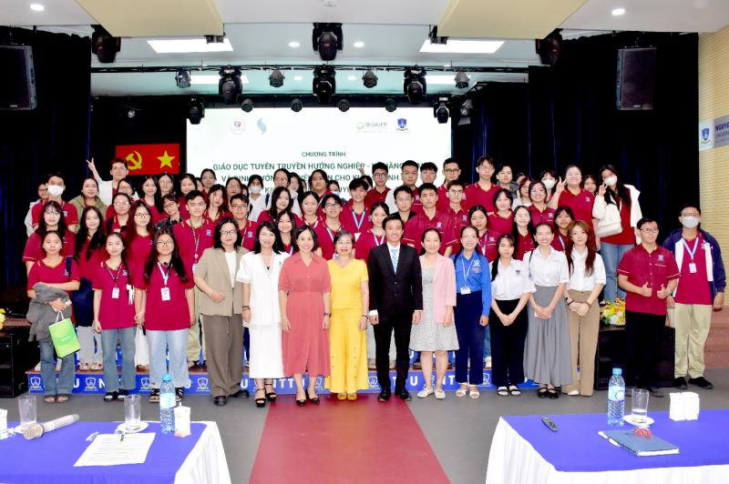 Hành trình “nhân sự kế thừa ngành y” tiếp tục lan tỏa tại trường Đại học Nguyễn Tất Thành- Ảnh 1.