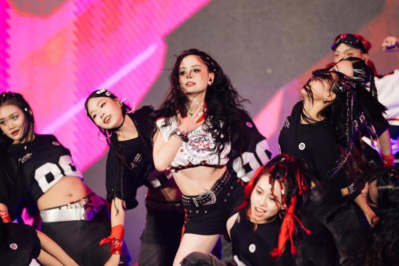 Long Oliver & Bom tạo nên SYNC FEST từ ý tưởng “điên rồ”, chẳng ngờ lại thành “làn gió mới” cho thị trường giải trí Việt- Ảnh 2.