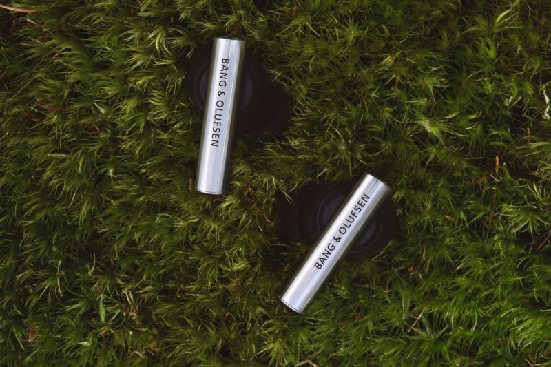 “Tri âm” xa xỉ mùa cuối năm từ Bang & Olufsen: earbuds thời trang với âm thanh không gian và cảm biến chạm tiên tiến- Ảnh 2.
